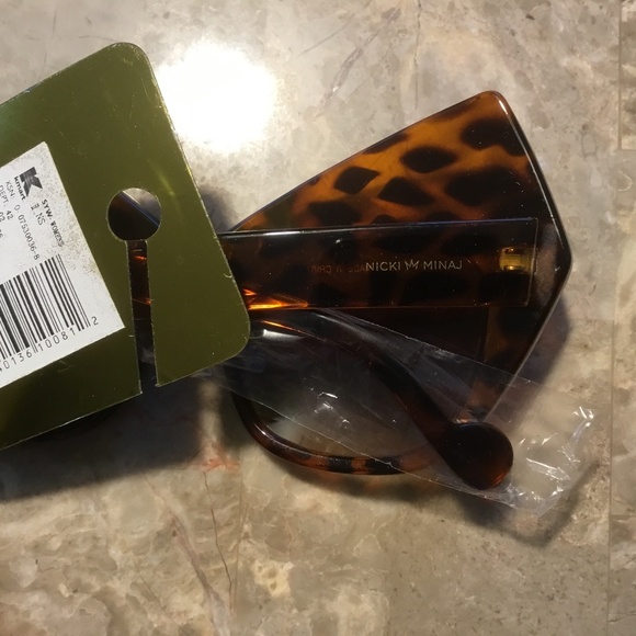 Nicki Minaj Leopard Cat Frame Sunglasses (100% UV) - Picture 4 of 5